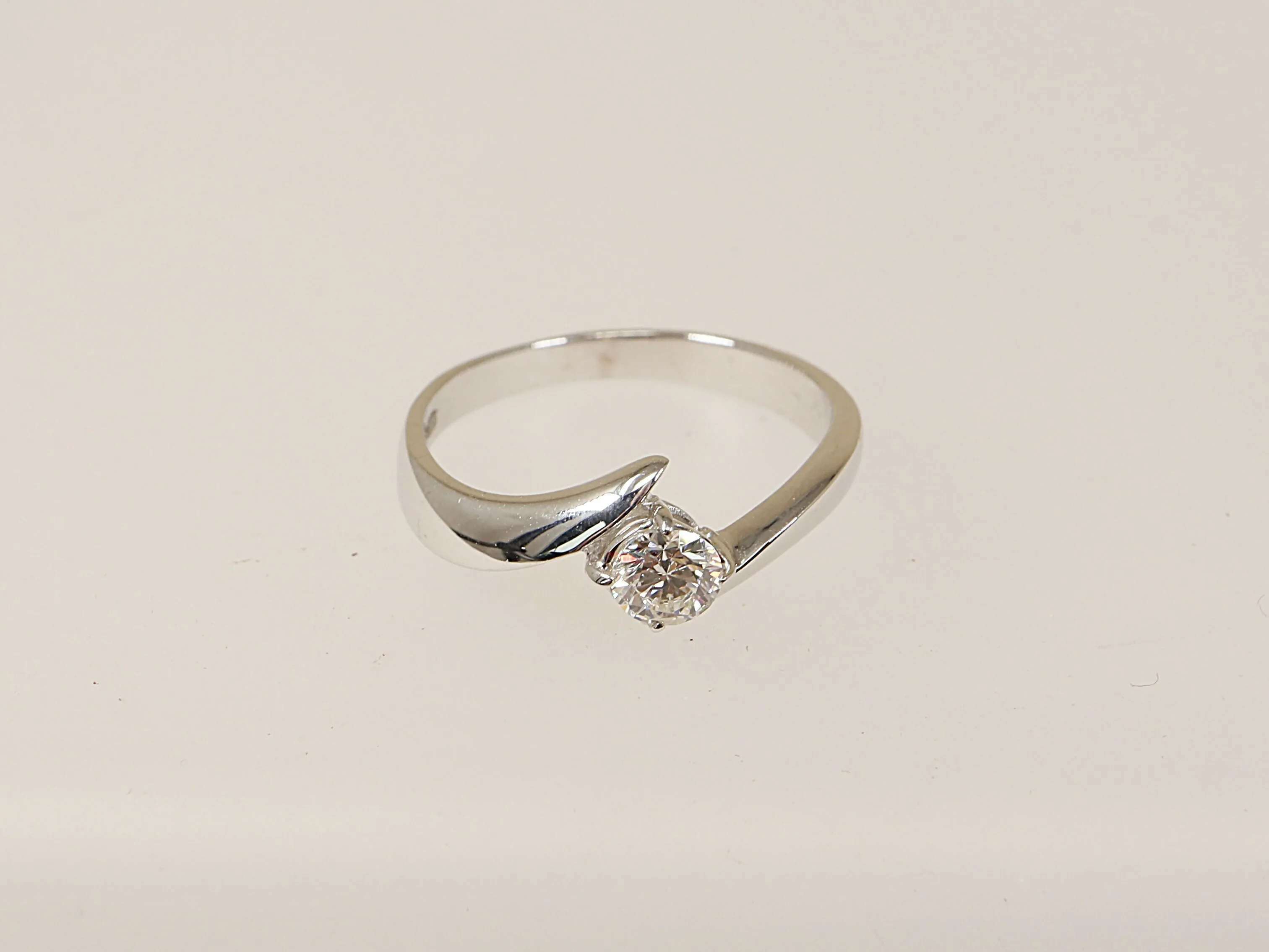 18ct White Gold Diamond Solitaire Ring