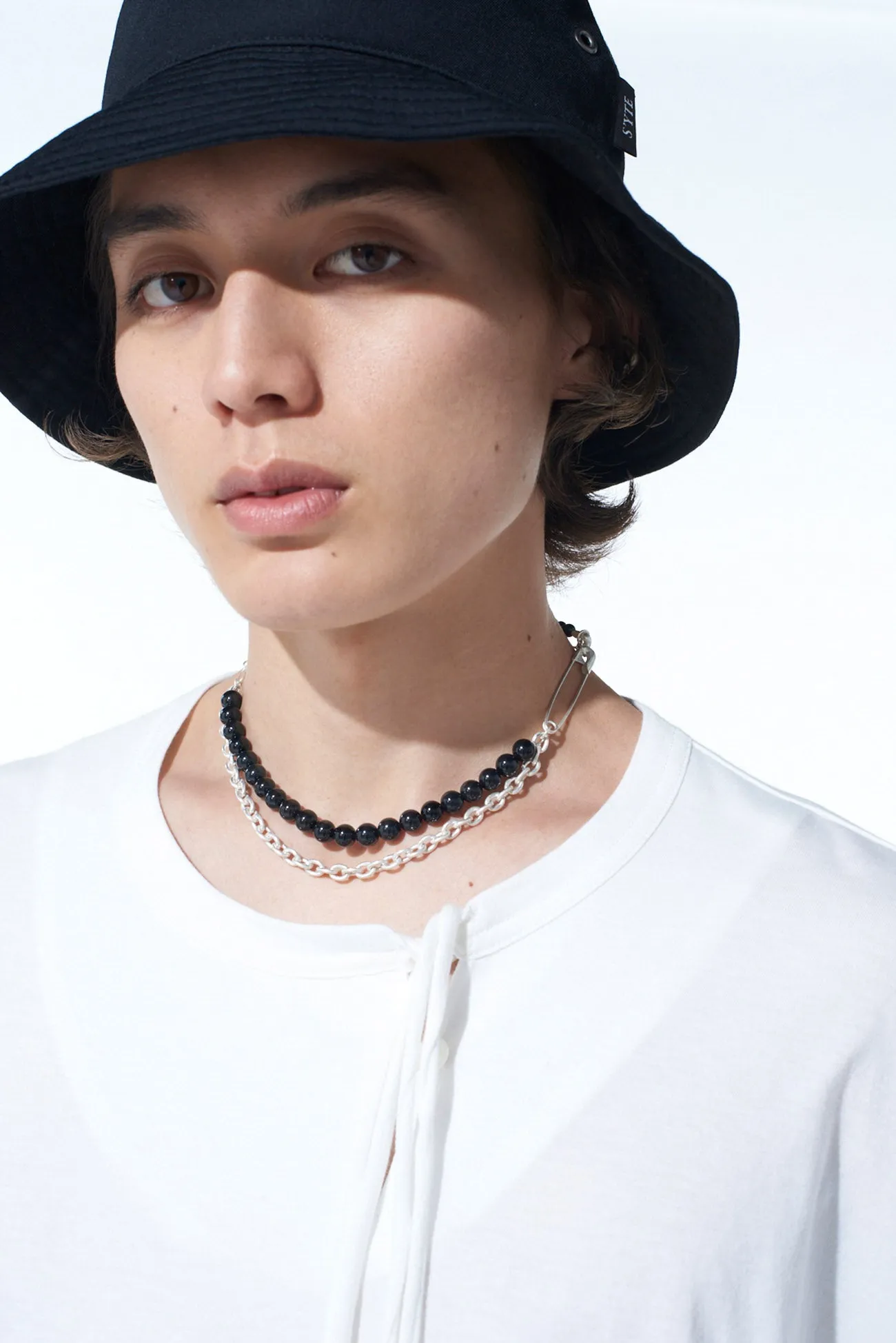 SAFETY PIN ONYX CHOKER