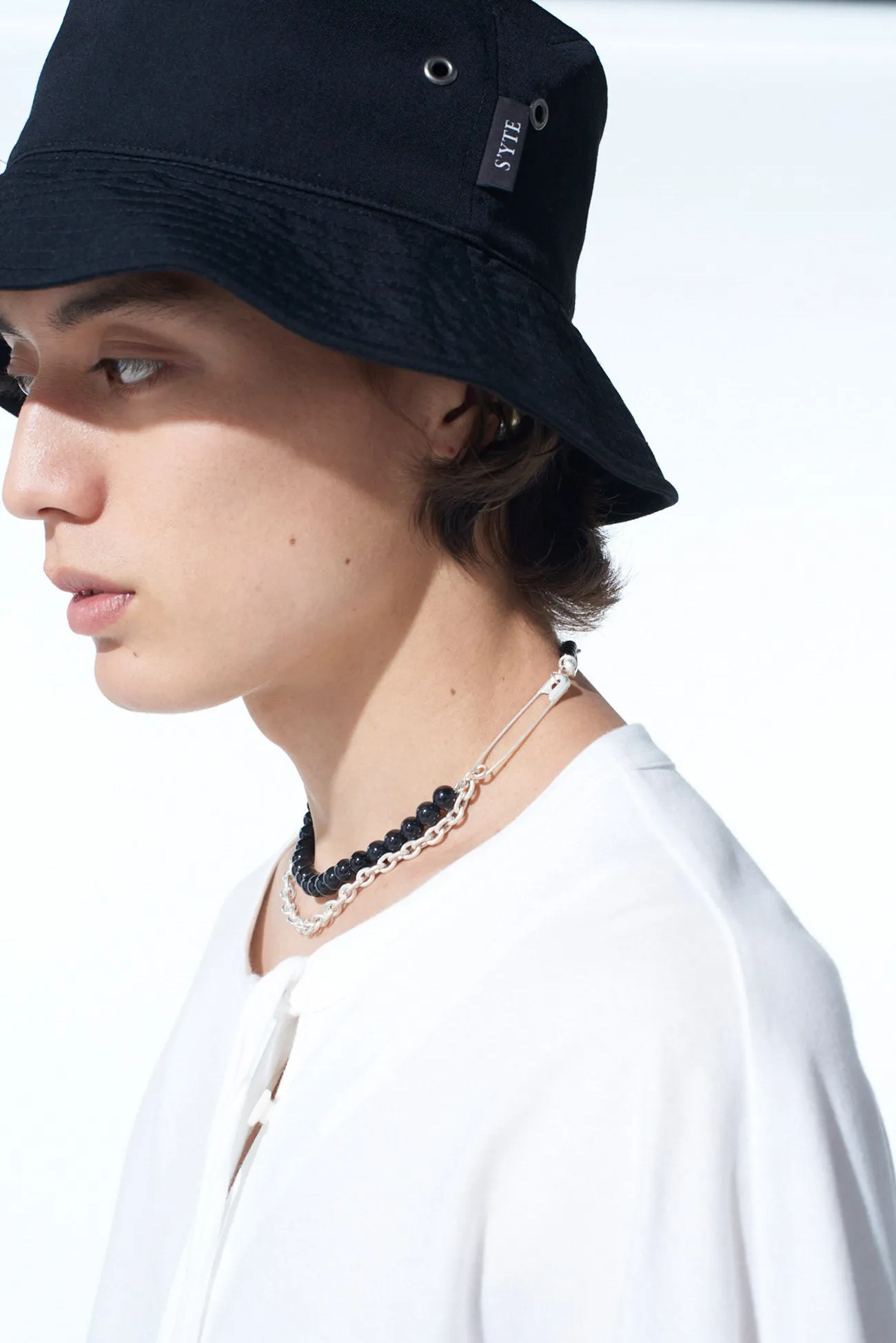 SAFETY PIN ONYX CHOKER