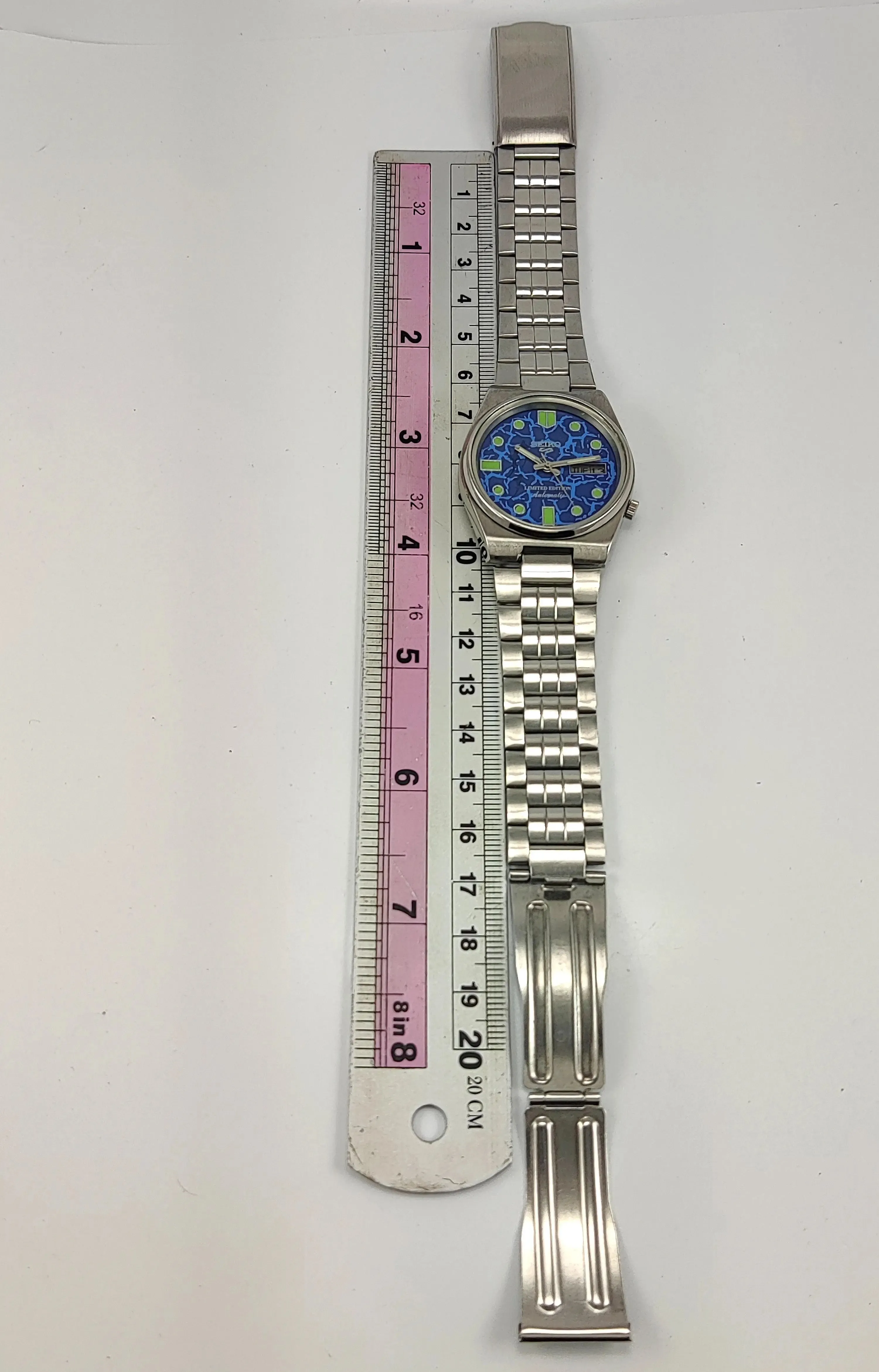 Seiko 5 Automatic Blue Dial 17 Jewels Day-Date Functions Men's Wrist Watch 7009A