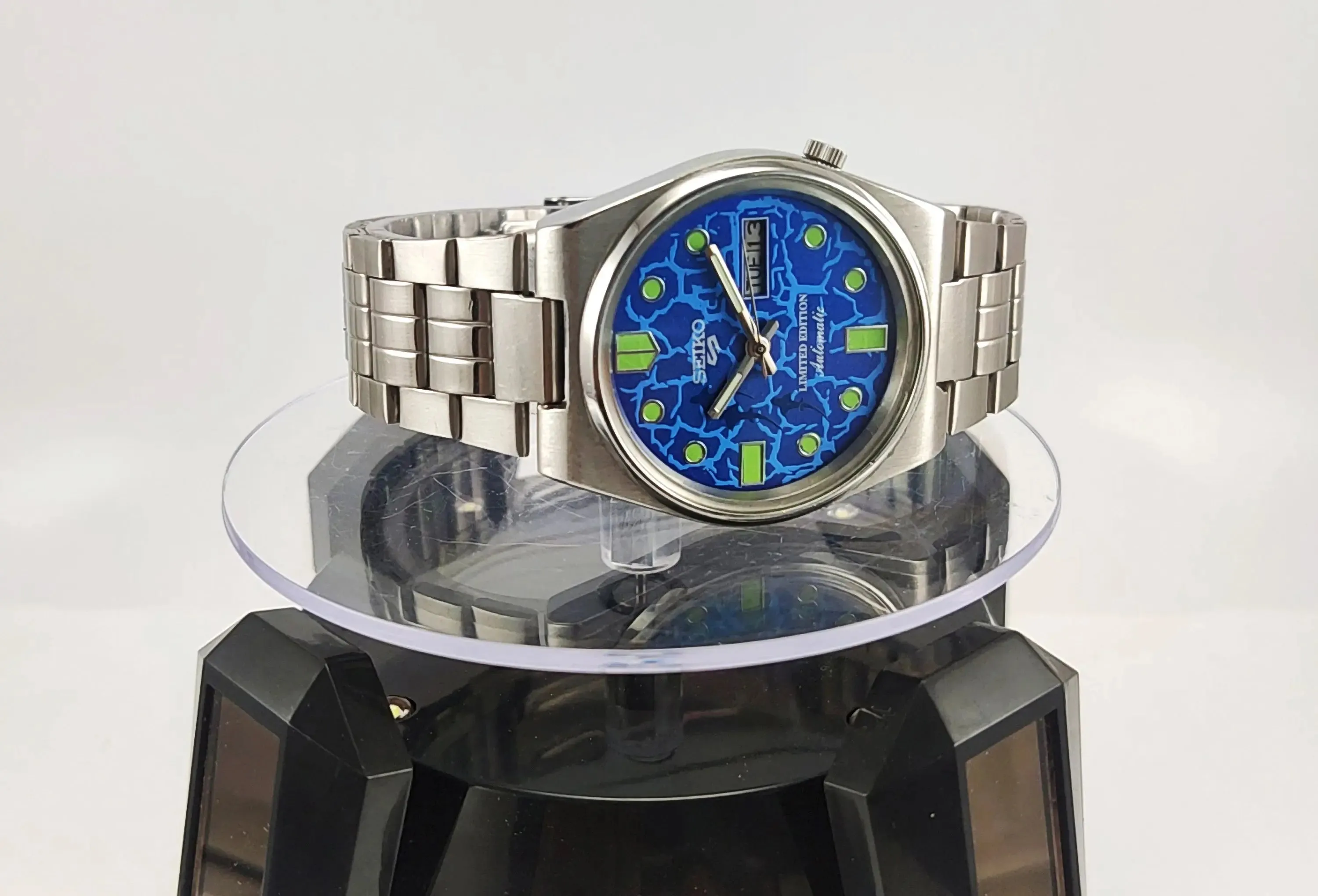 Seiko 5 Automatic Blue Dial 17 Jewels Day-Date Functions Men's Wrist Watch 7009A